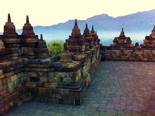 Borobudur-Temple-at-Sunrise-600-449