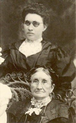 Eveline Walker Rollins photo with daughter