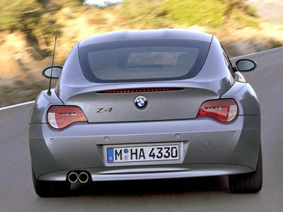 The flowing roof line classifies the new BMW Z4 Coupe as a 