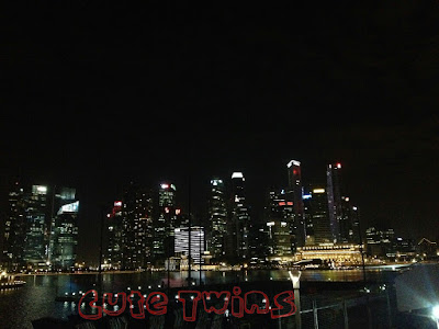 Marina Bay Singapura di malam hari