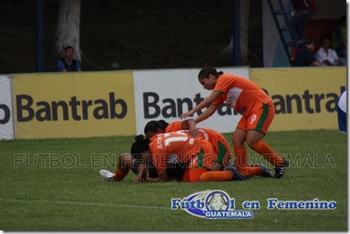 el festejo de las jutianecas fue con todo 1ro gol- (3)