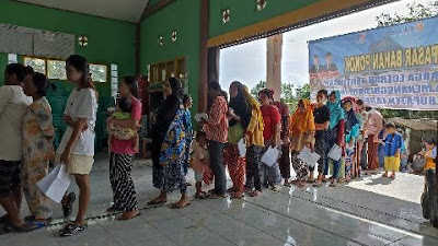 Polsekta Lahat Gelar Operasi Pasar di Kerung Lahat Selatan.