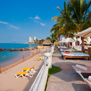 Paquetes de viajes a Puerto Vallarta Plaza Pelicanos Club Beach Resort con vista a la playa