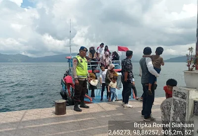 Sat Pol Air Polres Samosir Gelar Patroli Dialogis Di Pelabuhan Tomok