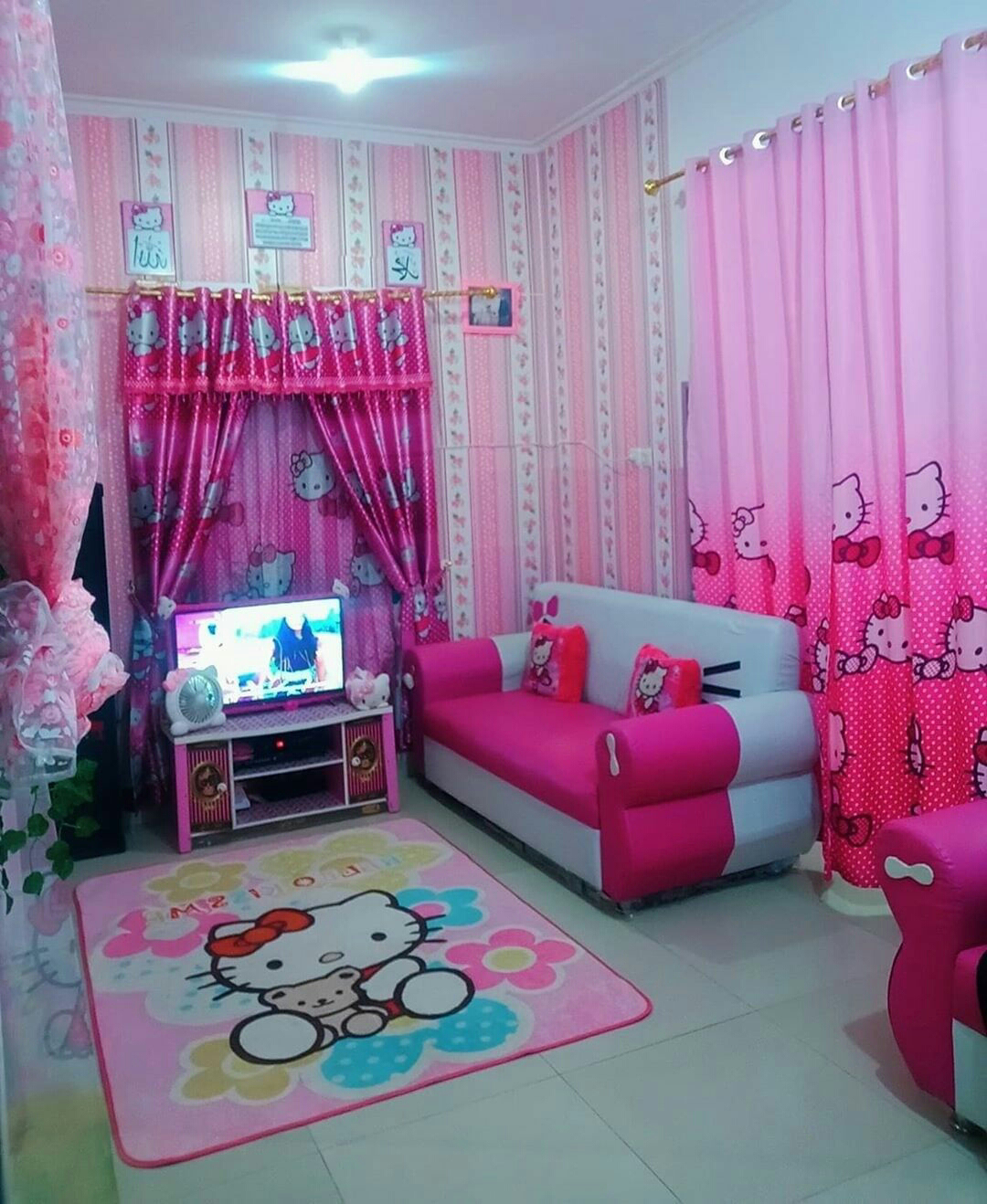 Dekorasi Ruang Keluarga Unik Hello Kitty