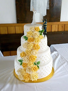 čtyřpatrový svatební dort