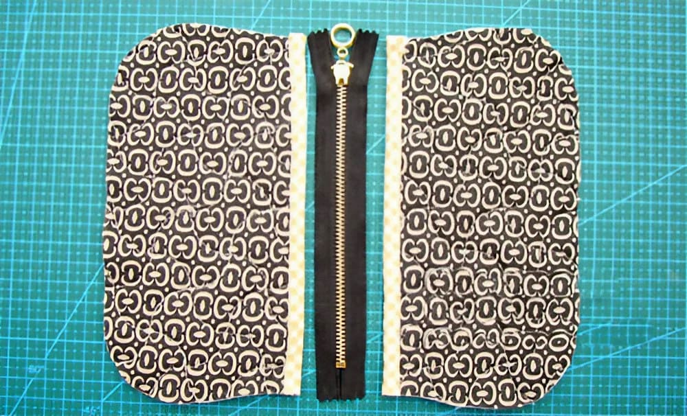 DIY Easy Zipper Purse Tutorial & Pattern