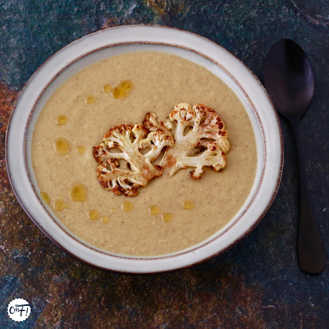 Velouté de chou-fleur rôti et lait de coco