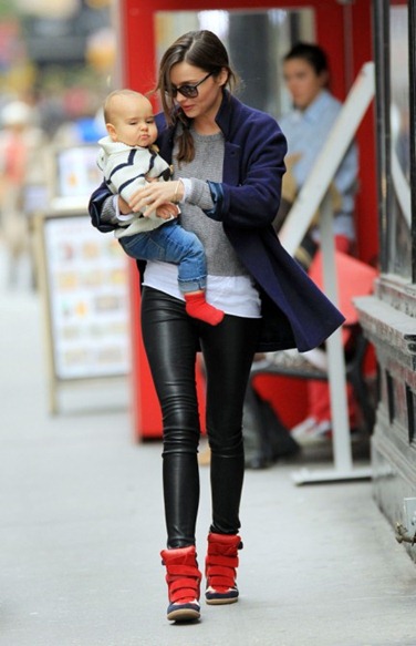miranda_kerr_flynn_bloom_funny_faces_11142011_21_430x679_1