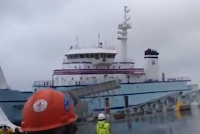 video navio cargueiro colocado agua mar incrivel curiosidade