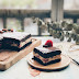 烘焙 | 鏡面巧克力蛋糕 : 甘納許 + 覆盆莓優格起司夾餡 + 鳳梨絲可可戚風蛋糕體