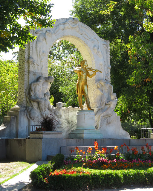 Johann Strauss monument, Stadtpark, Parkring, Vienna