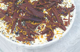 Superlekker, snel, makkelijk en uiterst origineel tiramisu recept van Jamie Oliver met chocolade binnenin en bovenop het dessert
