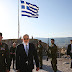 O Πρωθυπουργός Ι. Σαρμάς με τον Α/ΓΕΕΘΑ στην έπαρση της Σημαίας στην Ακρόπολη (ΦΩΤΟ)