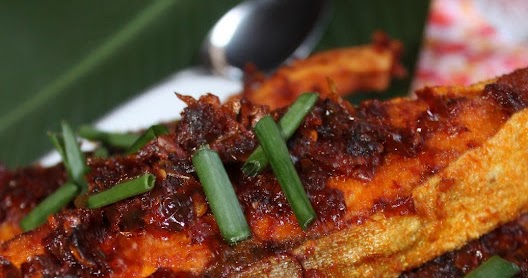 Mori's Kitchen: Bawal Emas Goreng Bersambal