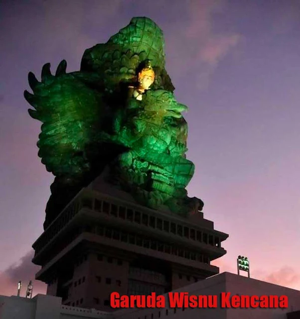 Foto Patung Garuda Wisnu Kencana