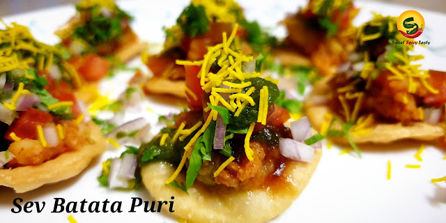 Sev Batata puri is one of the famous and sought after street food items from Bombay alongside Bhelpuri,  Paani Puri and Pavbhaji ,sev puri, sev batata puri, papdi chat , papri chat , vegan street food , tasty sev batata puri , सेव बटाटा पूरी, सेव पूरी, पापरी चाट,पापड़ी चाट