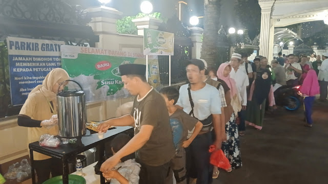 Forisa Nusa Persada Luncurkan Susu Kambing Etawa Karomah Insani dalam Acara Buka Puasa di Masjid At-Taqwa