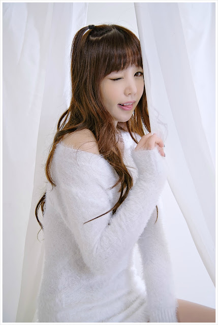4 Hong Ji Yeon in Fluffy White-Very cute asian girl - girlcute4u.blogspot.com