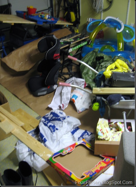 Stökigt Garage efter bygge renovering