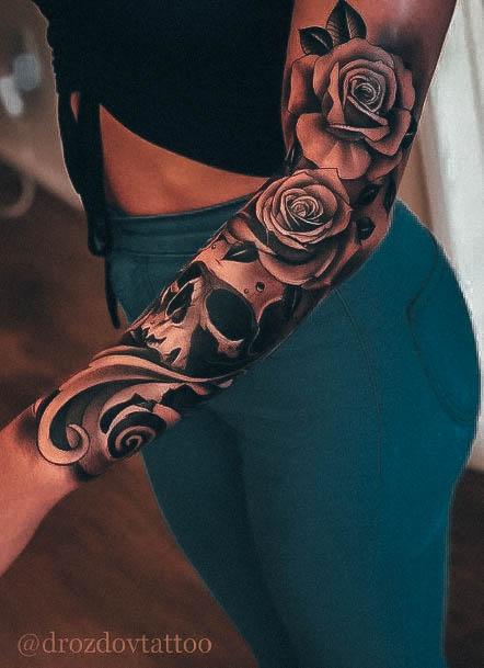 40 mangas de tatuagens de rosas que vão inspirar vocês