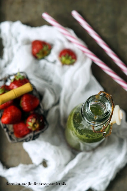 smoothie, szpinak, poltino, koktajl, truskawki, bernika, kulinarny pamietnik