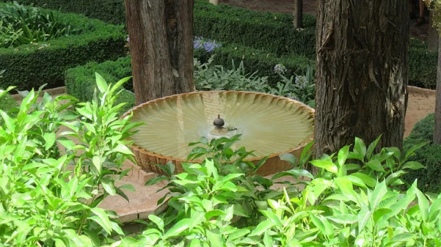 Fuente en los Jardines de La Alhambra. Granada.