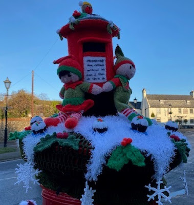 Christmas knitted post box topper