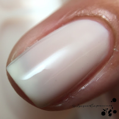 nail polish swatch of essie retro revival