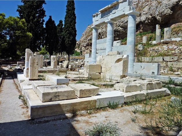 Εννέα αριστουργήματα από το Μουσείο Ακρόπολης, αφιερώματα στο ιερό του Ασκληπιού