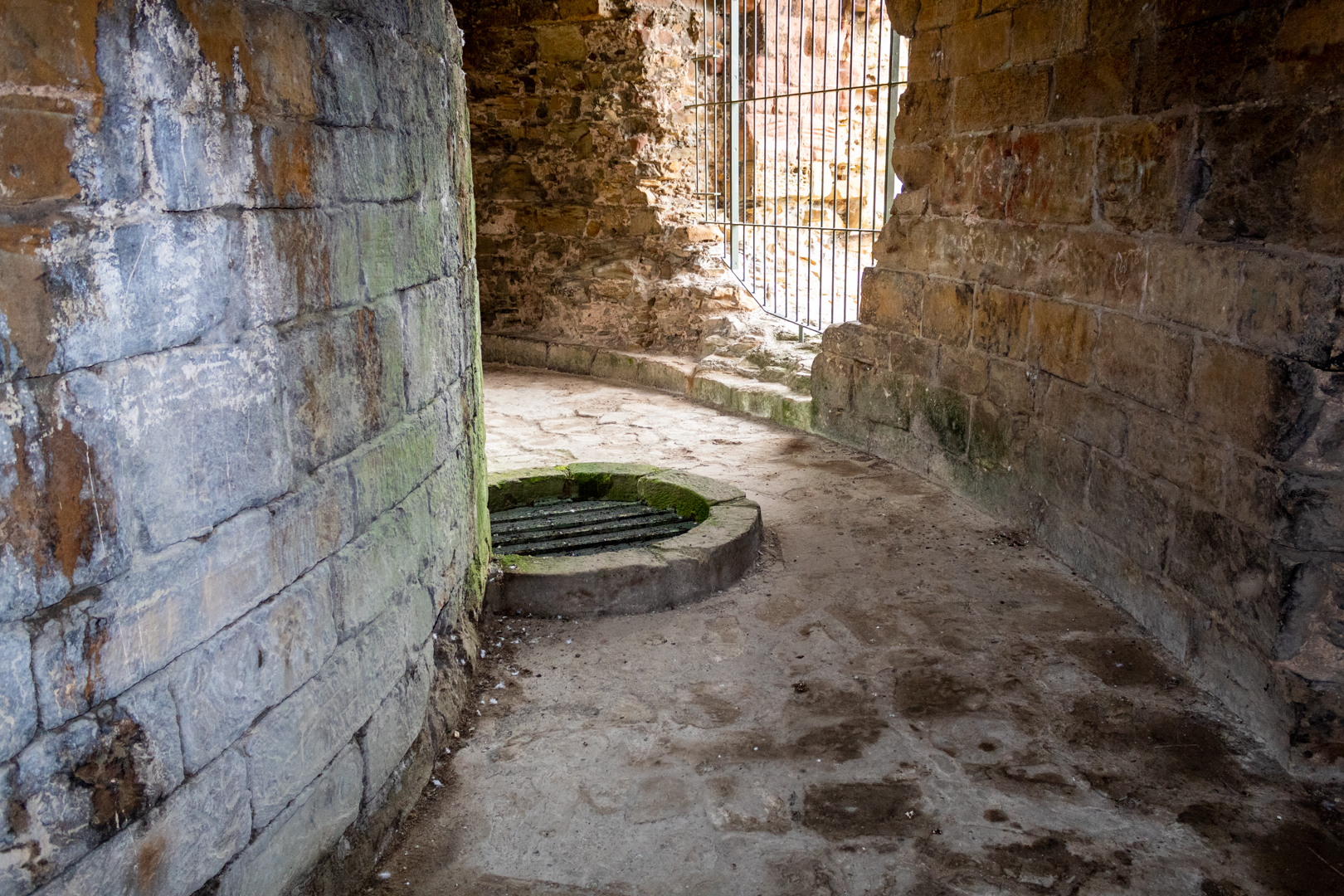 Flint Castle - The Donjon - Inner Well