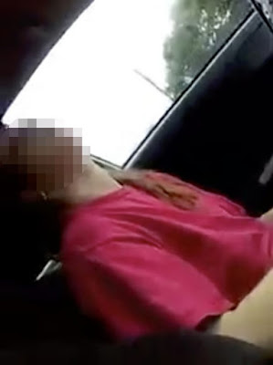 A disturbing footage making waves on the internet shows the moment a semi-unconscious mom high on drugs tried to drive with two young girls in the car. The woman who could be barely speak/keep her head still drifts in and out of consciousness as she unsuccessfully tried to wheel off.