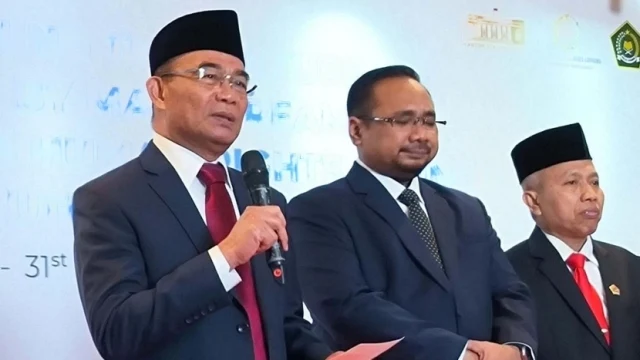 Selama Ramadhan, Menko PMK Persilakan Masjid/Musala Gunakan Pengeras Suara