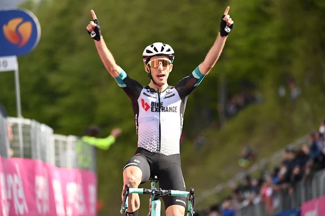 Simon Yates venceu pela quarta vez uma prova do Giro d'Italia