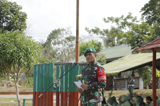 Agus Rohman Berikan Pengarahan Kepada Anggota Korum dan Persit Yonif 734SNS.lelemuku.com.jpg