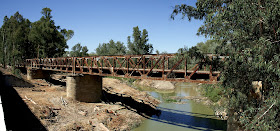 Vista general del puente de hierro. (agosto 2011)