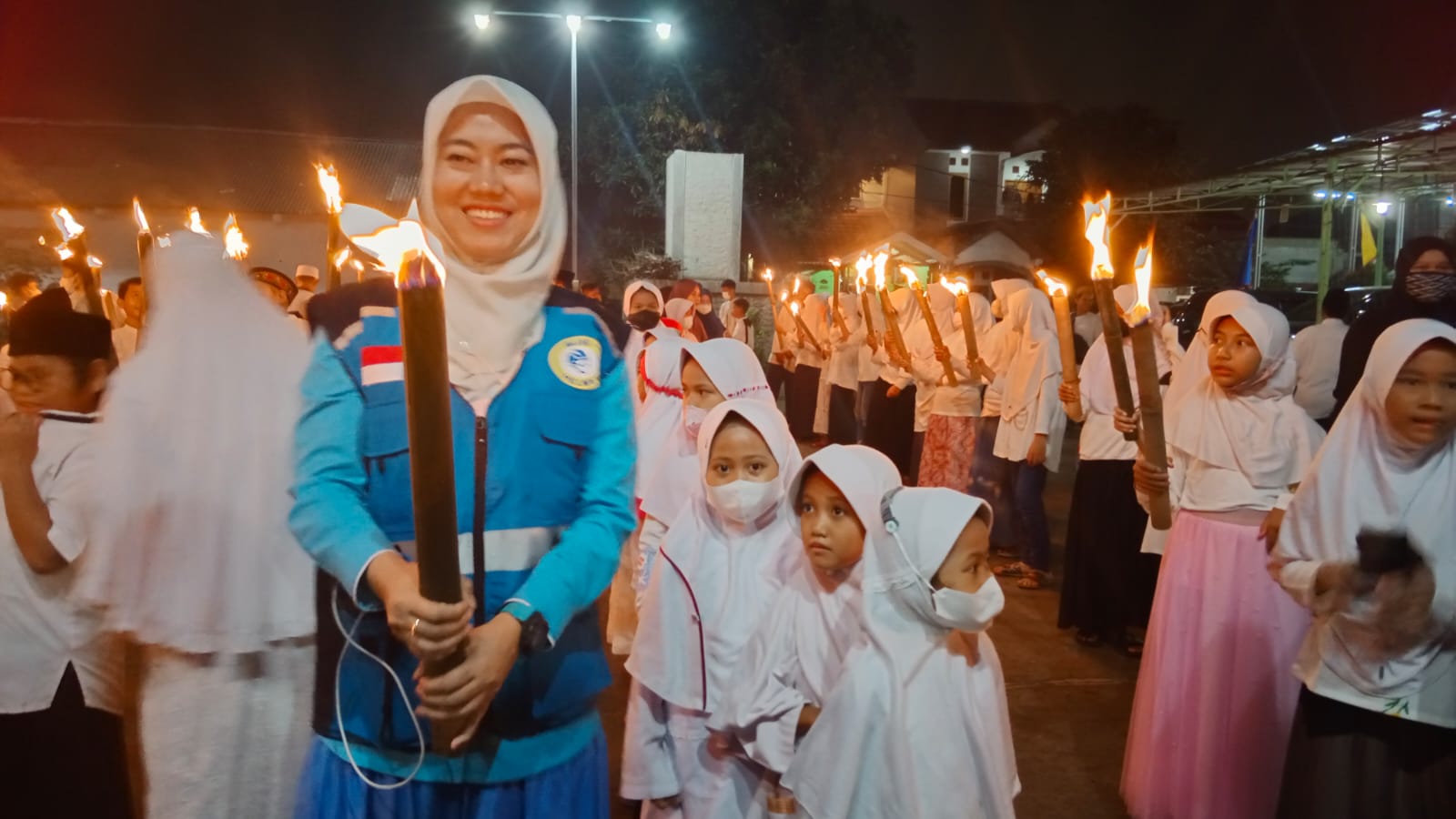 Sarah Azzahra di pawai obor sambut datangnya bulan suci Ramadan: "Kuta Bumi Tangerang Raya Banten bebas narkoba dan maksiat"