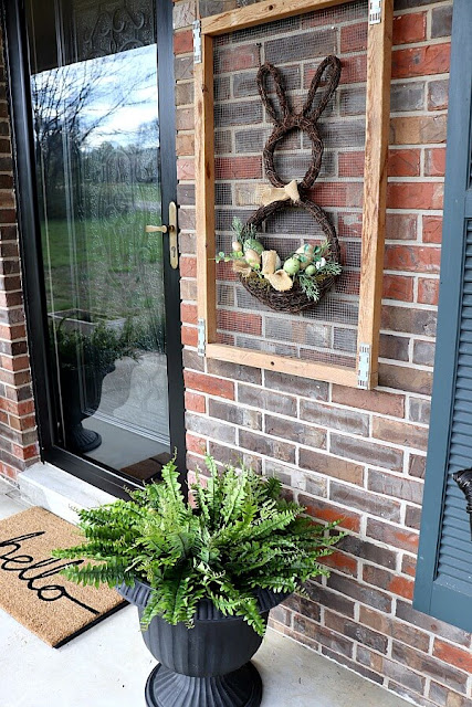 http://notinggrace.com/easy-spring-porch-decor/#.M4RRZOLY