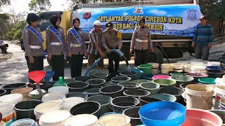 Masyarakat Argasunya Sambut Gembira Bantuan Air Dari Polres Ciko Di Musim Kemarau Saat InI