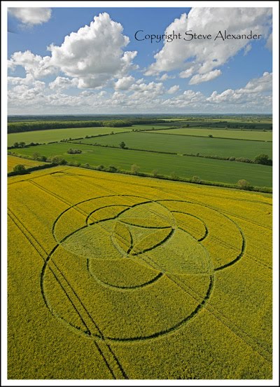 2012crop circles mayan connection. One of the first crop circles