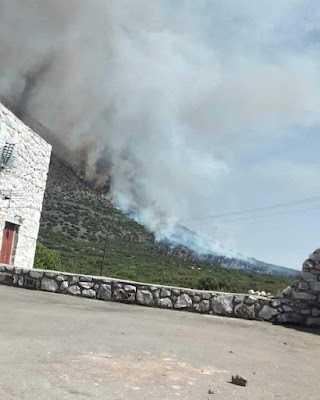 ΜΑΝΗ:Μεγάλη πυρκαγιά στους πρόποδες της Αγίας Πελαγίας με κατεύθυνση προς τα χωριά Αι Σουφη, Κοίτα και Καλονιοι. 