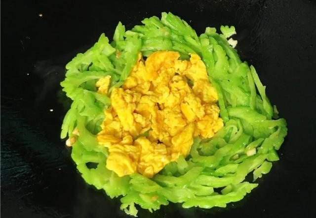 Mướp đắng chỉ rửa với nước thôi chưa sạch, dùng thêm nguyên liệu này yên tâm nấu ăn - 11
