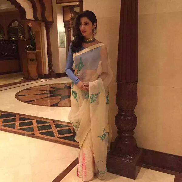 Mahira Khan New Look for Manto Premiere Lahore  