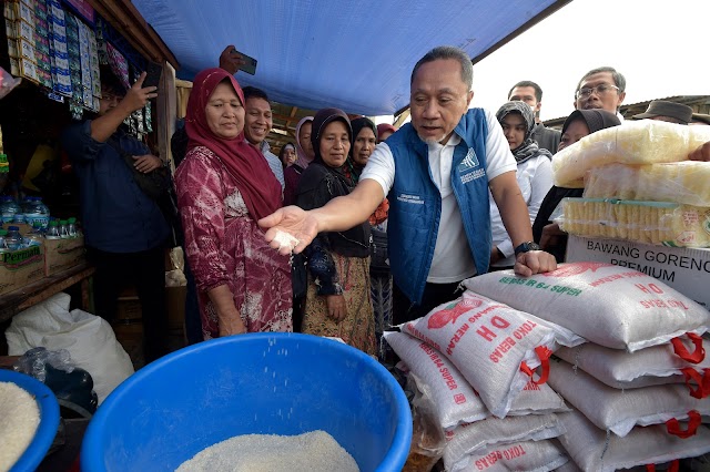 Tinjau Pasar Panyabungan, Mendag Zulkifli Hasan: Harga Bapok Terpantau Stabil 