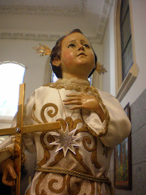 Imagen del Santo Niño del Remdio con la Cruz en su Mano Derecha