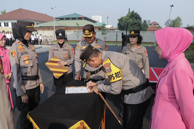 Penandatanganan Surat Pernyataan Bebas Narkoba di Polres Metro Tangerang Kota