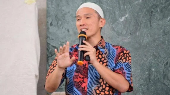 Usai Bela Pengeroyok Ade Armando, Ustadz Felix Siauw Diserang Netizen: Banyak Bacot! Ngaji Dulu Baru Bicara!