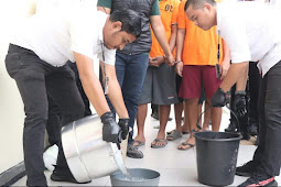 Dua Bungkus Teh Guannyinwang Direbus Polres Karimun, Selanjutnya Dibuang Ke Septic Tank