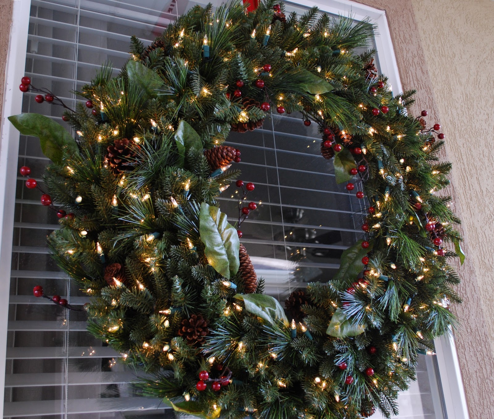 The Shabby Nest: A Bit of Outdoor Christmas Decor