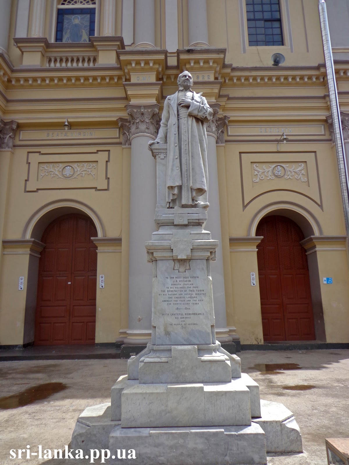 Памятник священнику Джону Вистарини в Негомбо